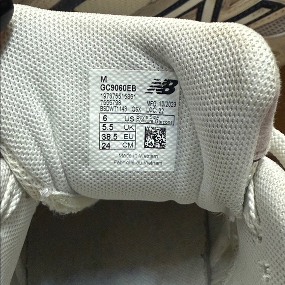 New Balance Cream and Navy Sneakers - Picture 7 of 7